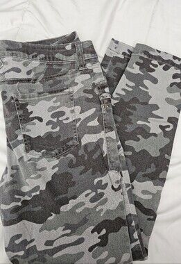 Knox Rose Camo Jeans - Grey & White Size 12